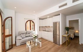 Gravina Corner House